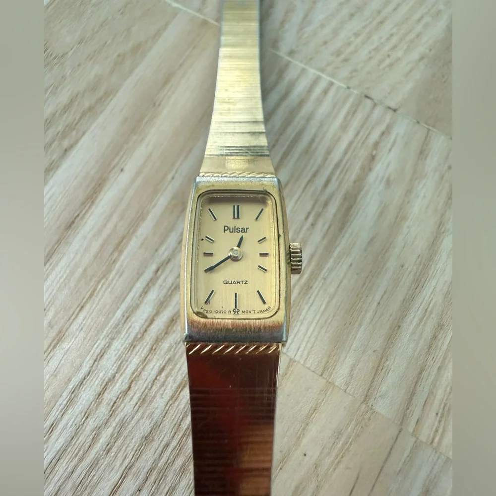 Vintage pulsar ladies rectangular gold tone dress watch NEW BATTERY